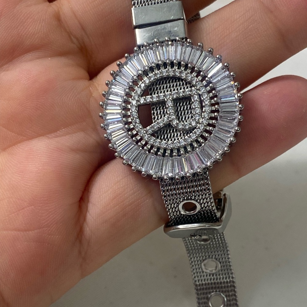 ๐ดโฌ๏ธ Silver Bracelet with Rhinestone Initial โRโ - Picture 2 of 5